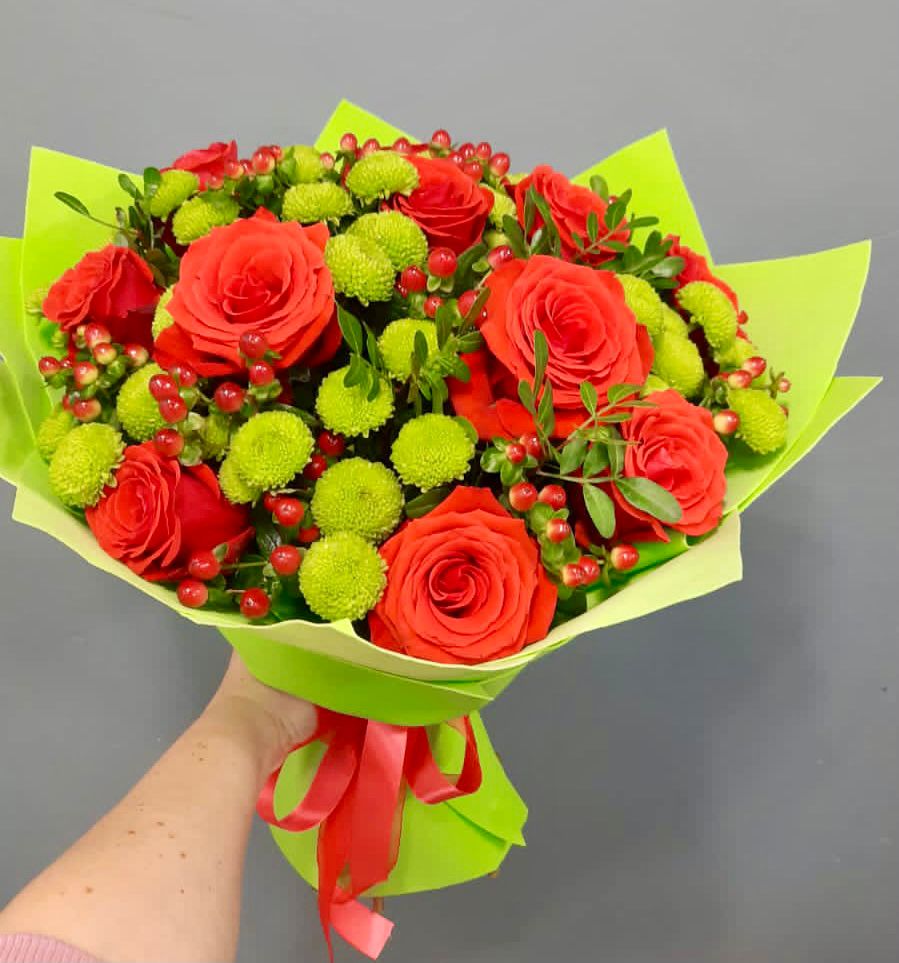 Букет цветов из: Хризантемы и Розы в Канске