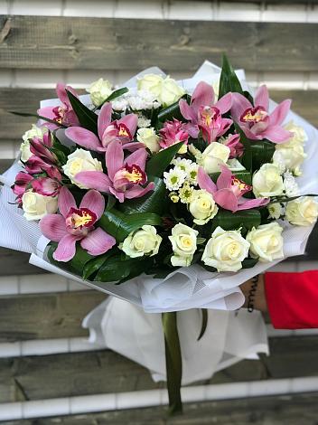 Букет цветов из: Розы и Хризантемы в Канске