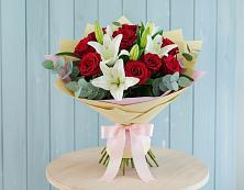 Букет цветов из:  Лилии и Розы в Канске