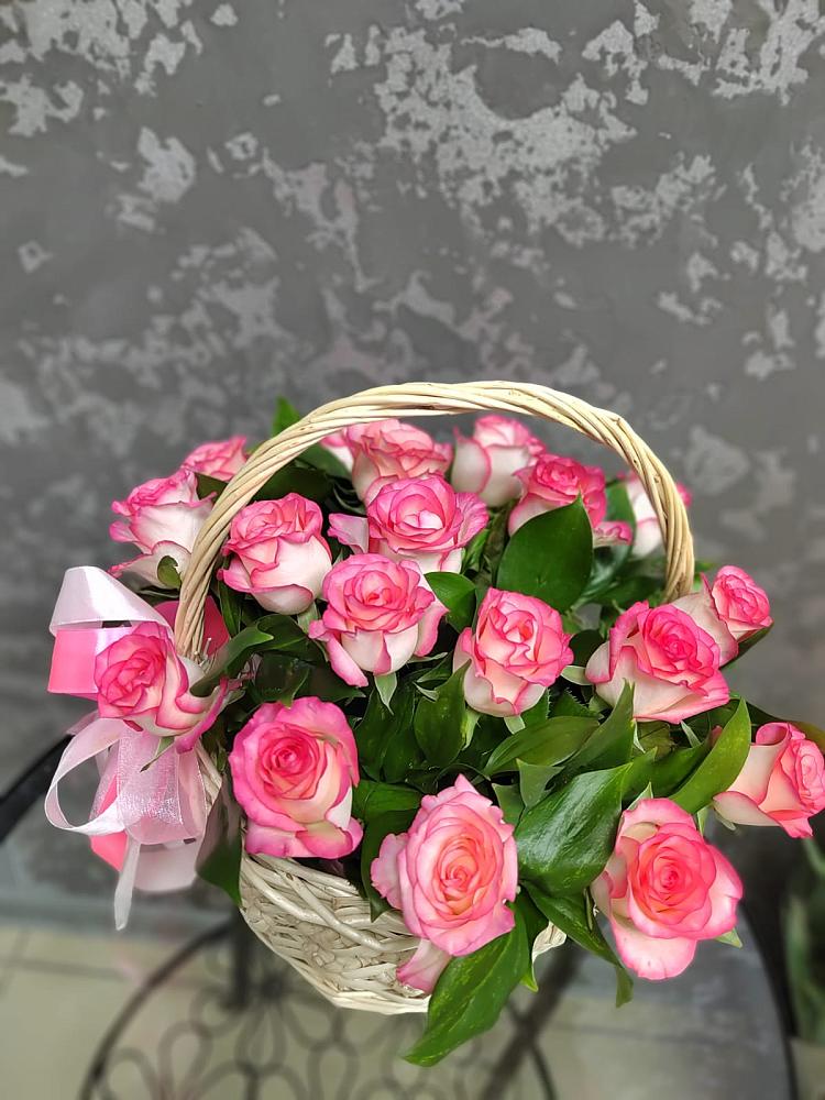 Цветочная композиция из Розы в корзине в Канске