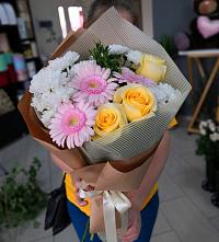 Букет цветов из:  Герберы, Розы и Хризантемы в Канске