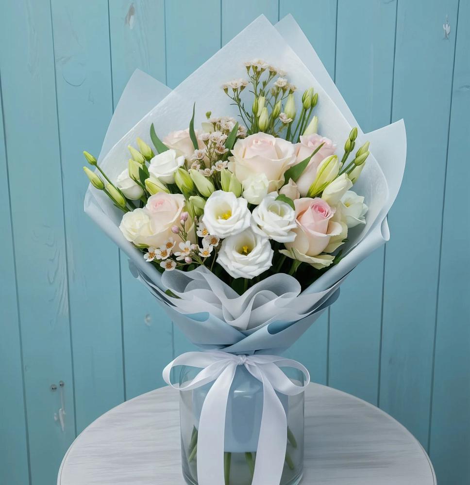 Букет цветов из: Розы и Лизиантусы в Канске