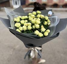 Букет Белые кустовые розы Солинеро в Канске