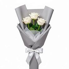Букет 3 белые розы в Канске
