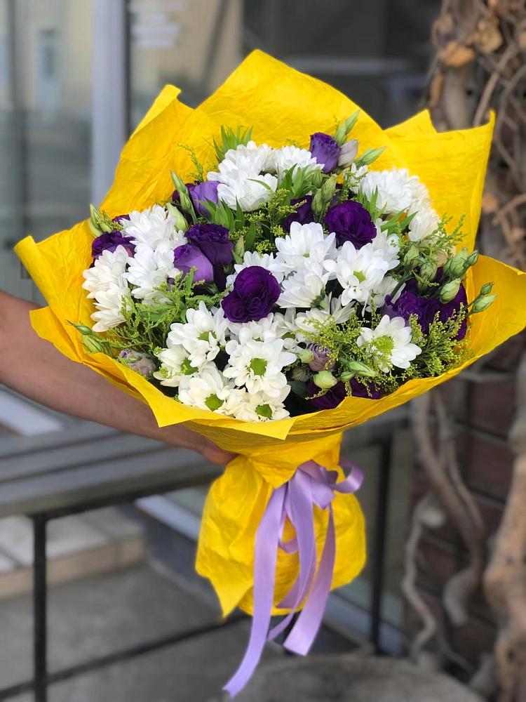 Букет цветов из: Ирисы, Хризантемы и Ромашки в Канске