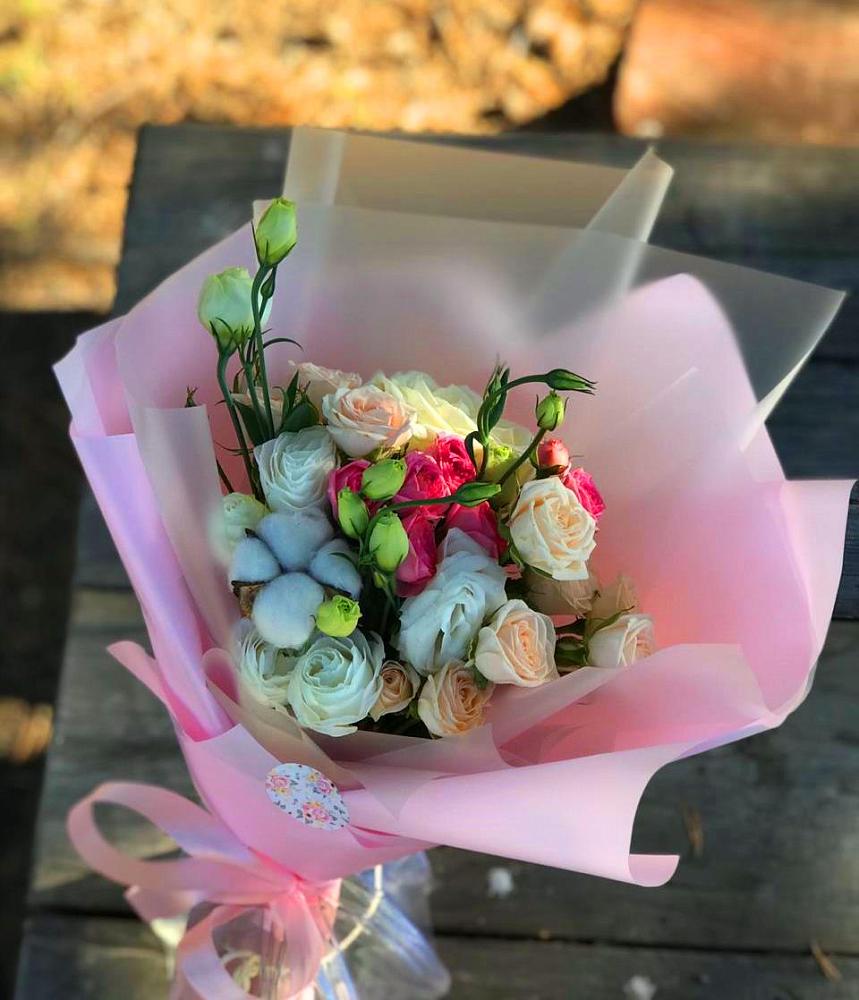 Букет цветов из: Розы и Лизиантусы в Канске