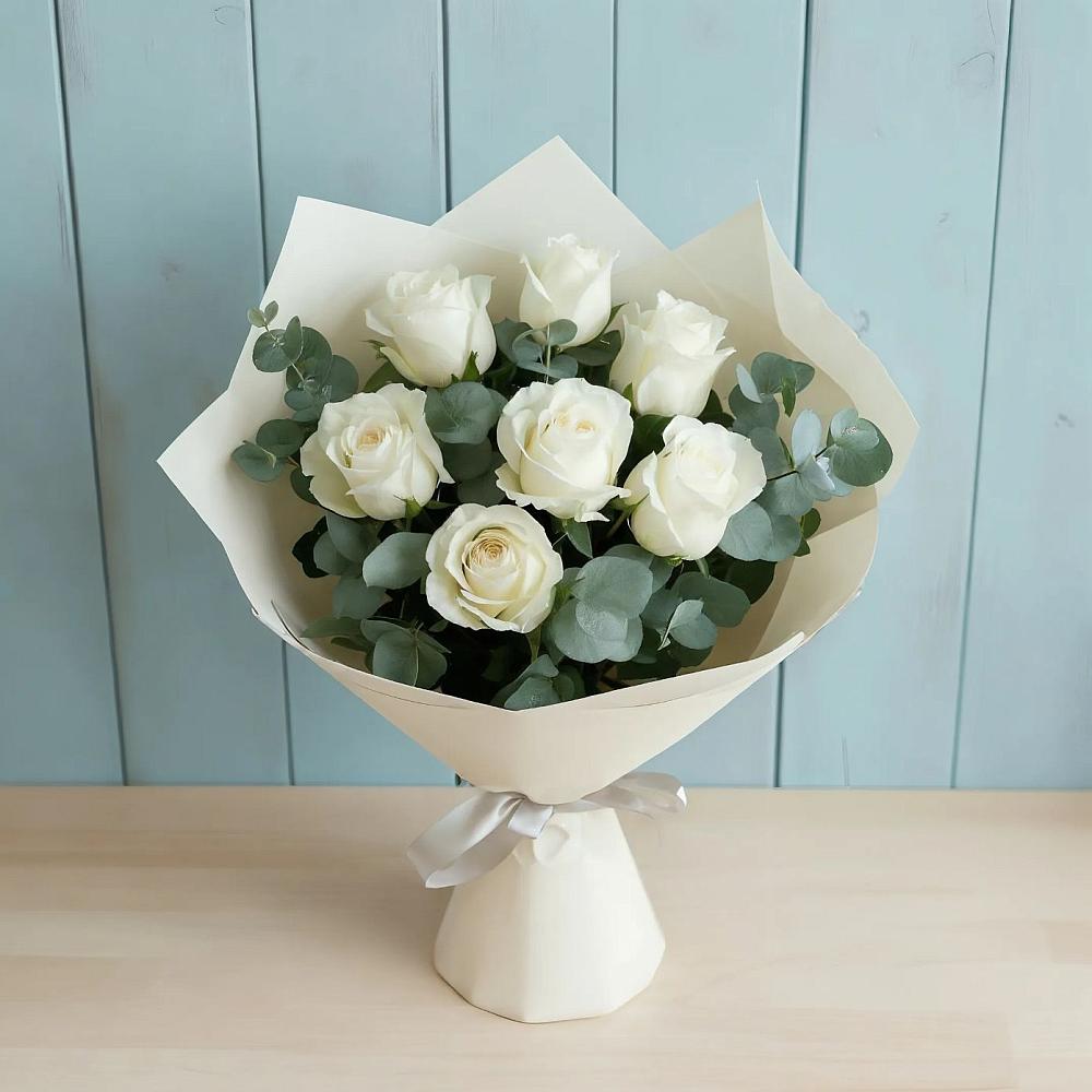 Букет Белые розы в Эвкалипте в Канске