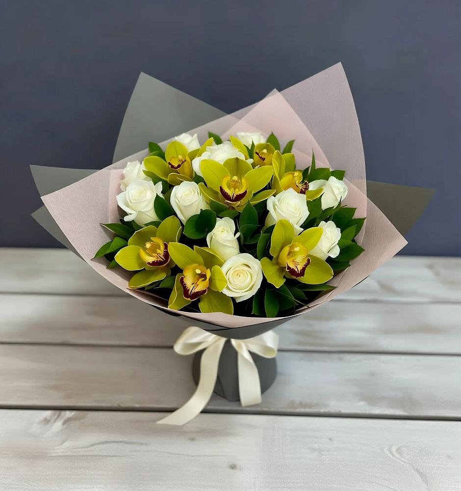 Букет цветов из: Орхидеи и Розы в Канске