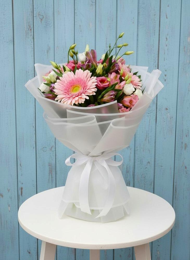 Букет цветов из: Герберы, Альстромерии и Лизиантусы в Канске