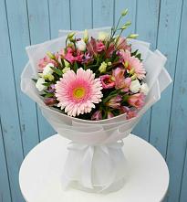 Букет цветов из:  Герберы, Альстромерии и Лизиантусы в Канске