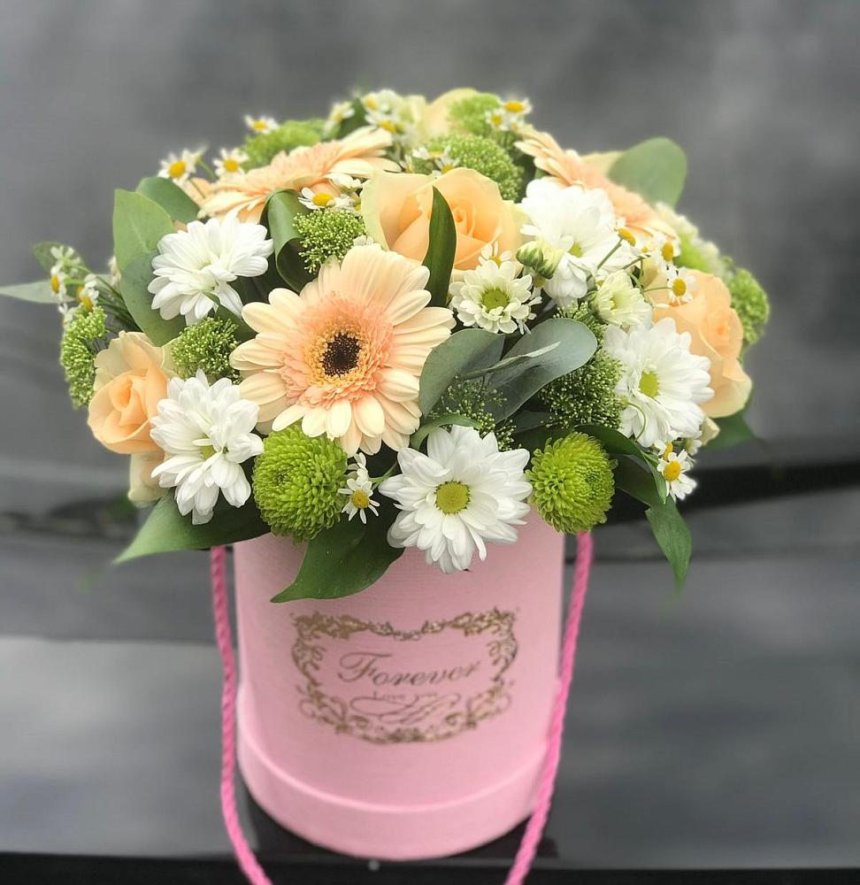 Цветочная композиция из Розы, Герберы и Хризантемы в шляпной коробке в Канске