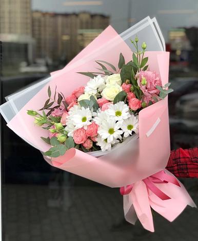 Букет цветов из: Розы, Лизиантусы и Хризантемы в Канске
