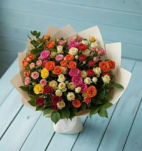 Букет Микс из разноцветных кустовых роз в Канске