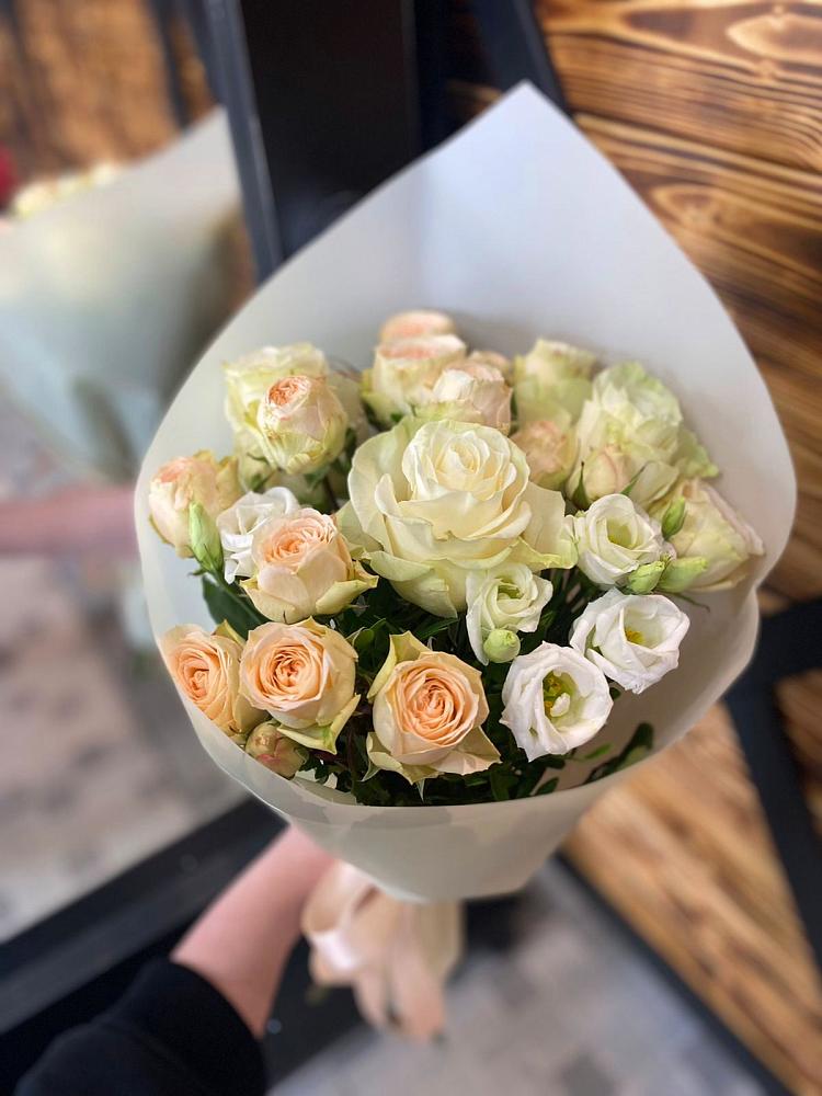 Букет цветов из: Розы и Лизиантусы в Канске