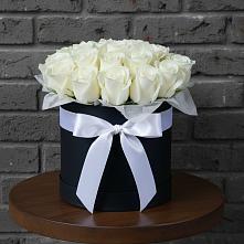 Цветочная композиция из Розы в шляпной коробке в Канске